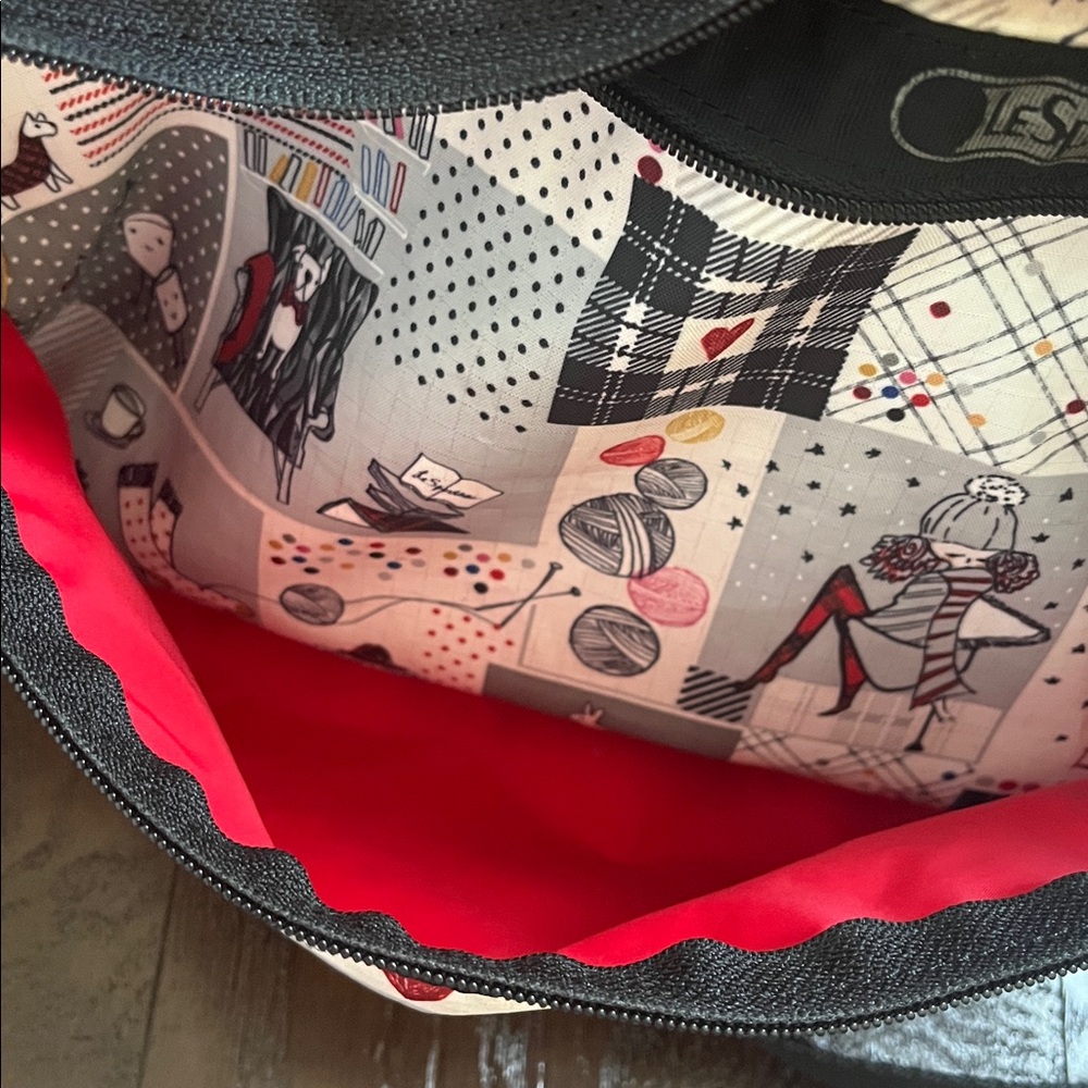 LeSportsac Deluxe Everyday Expandable Bag “Warm Wishes” - Picture 8 of 14